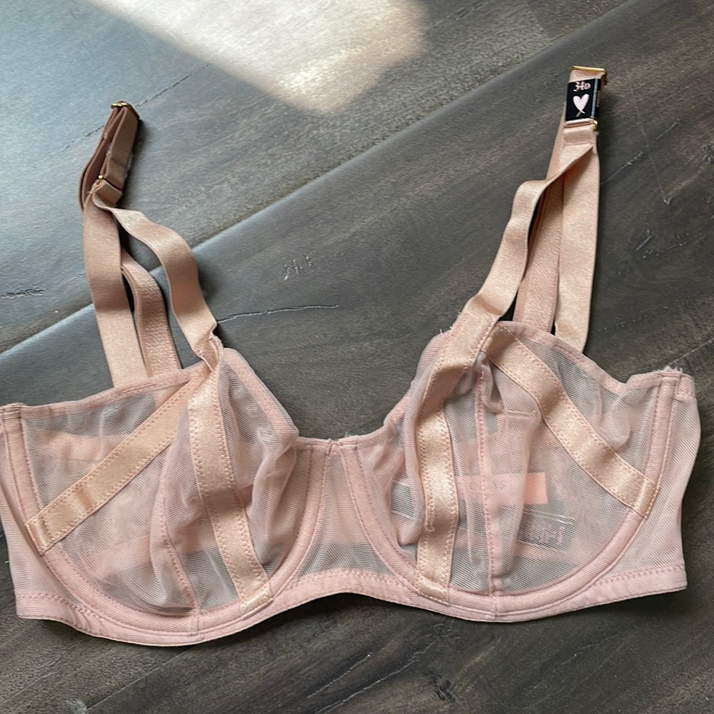 Victora’s secret balconet bra.